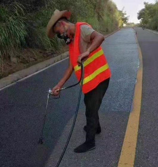 双鸭山路面喷涂翻新彩色步道施工方案