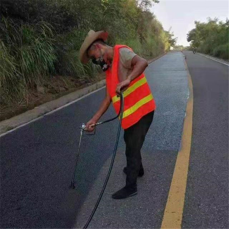 双鸭山 彩色防滑路面的底涂是保障路面附着力